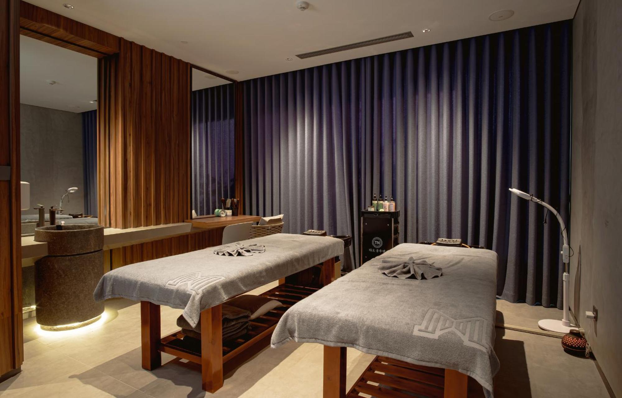 M Hotel Danang Εξωτερικό φωτογραφία A treatment room at the spa