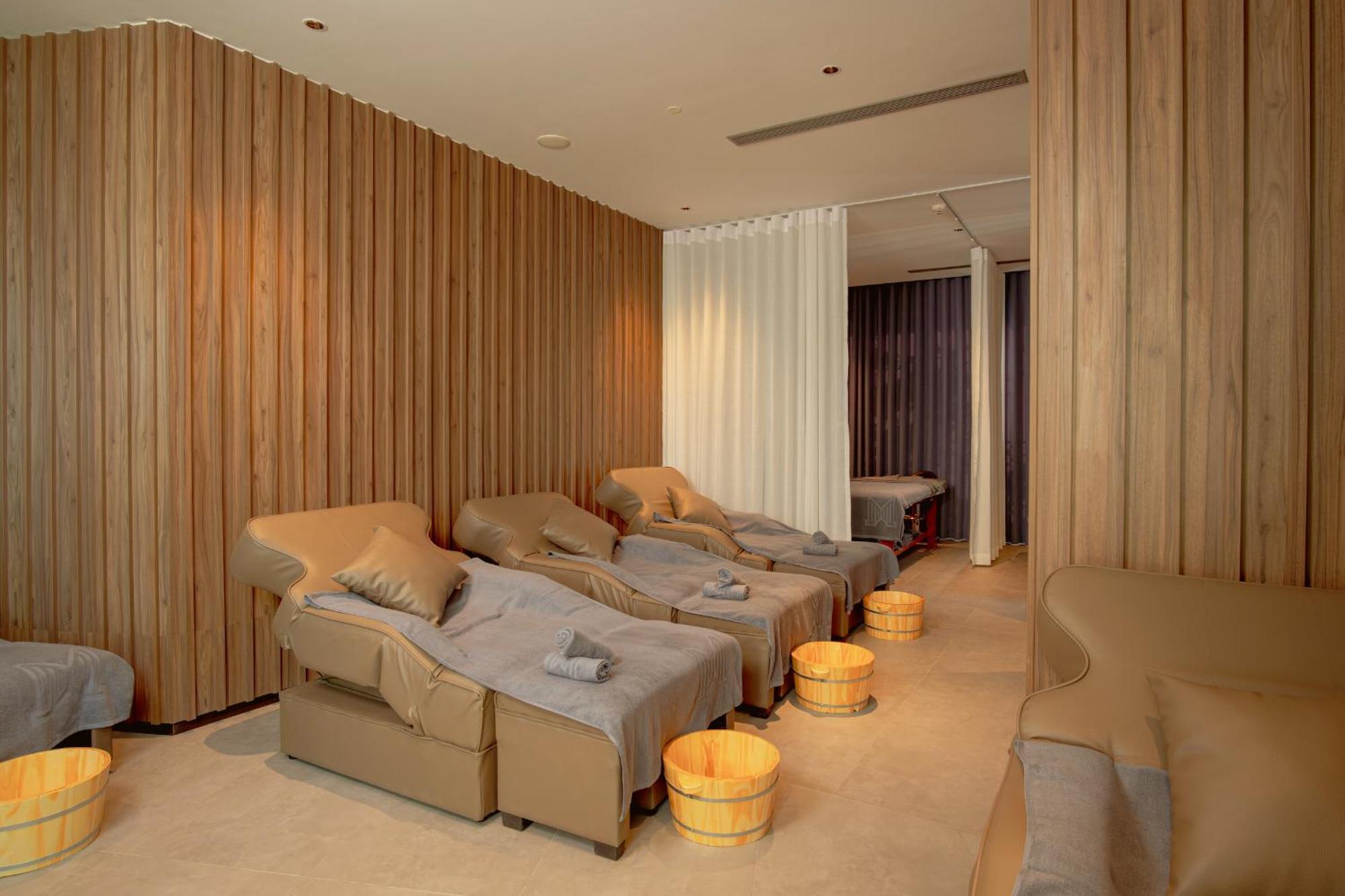 M Hotel Danang Εξωτερικό φωτογραφία A foot reflexology room at a spa