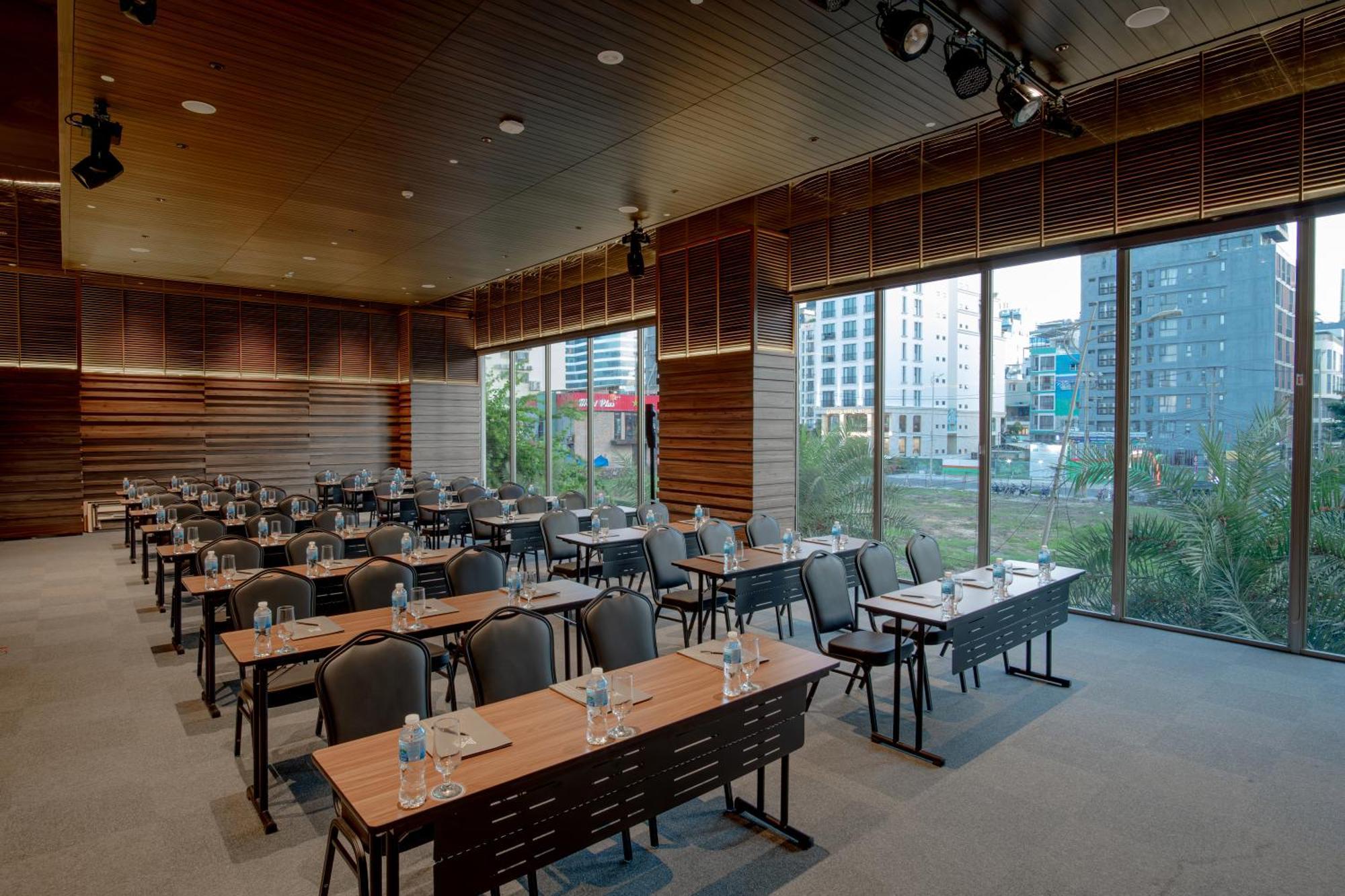 M Hotel Danang Εξωτερικό φωτογραφία The interior of the conference centre