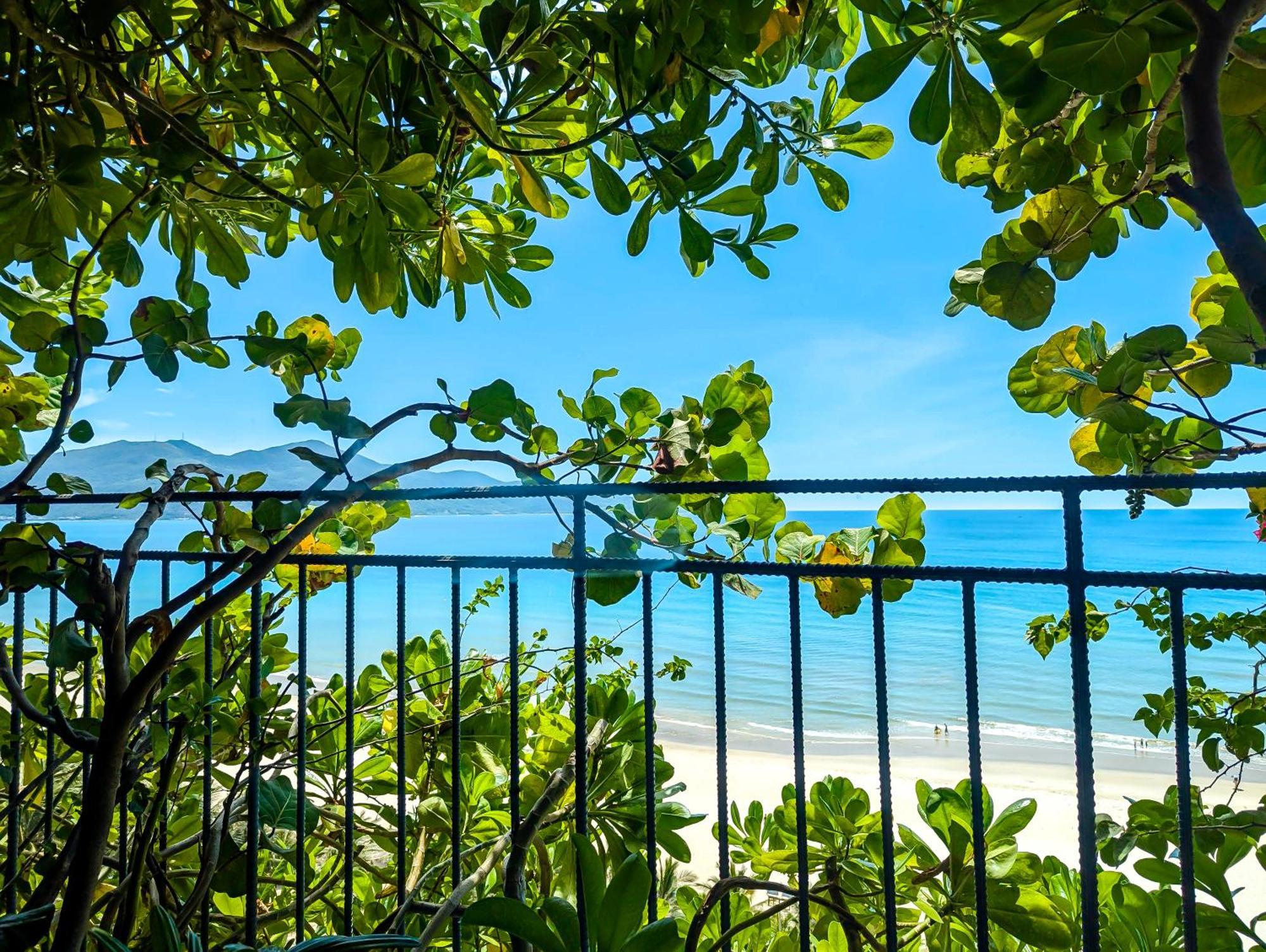 M Hotel Danang Εξωτερικό φωτογραφία View of the beach from the hotel