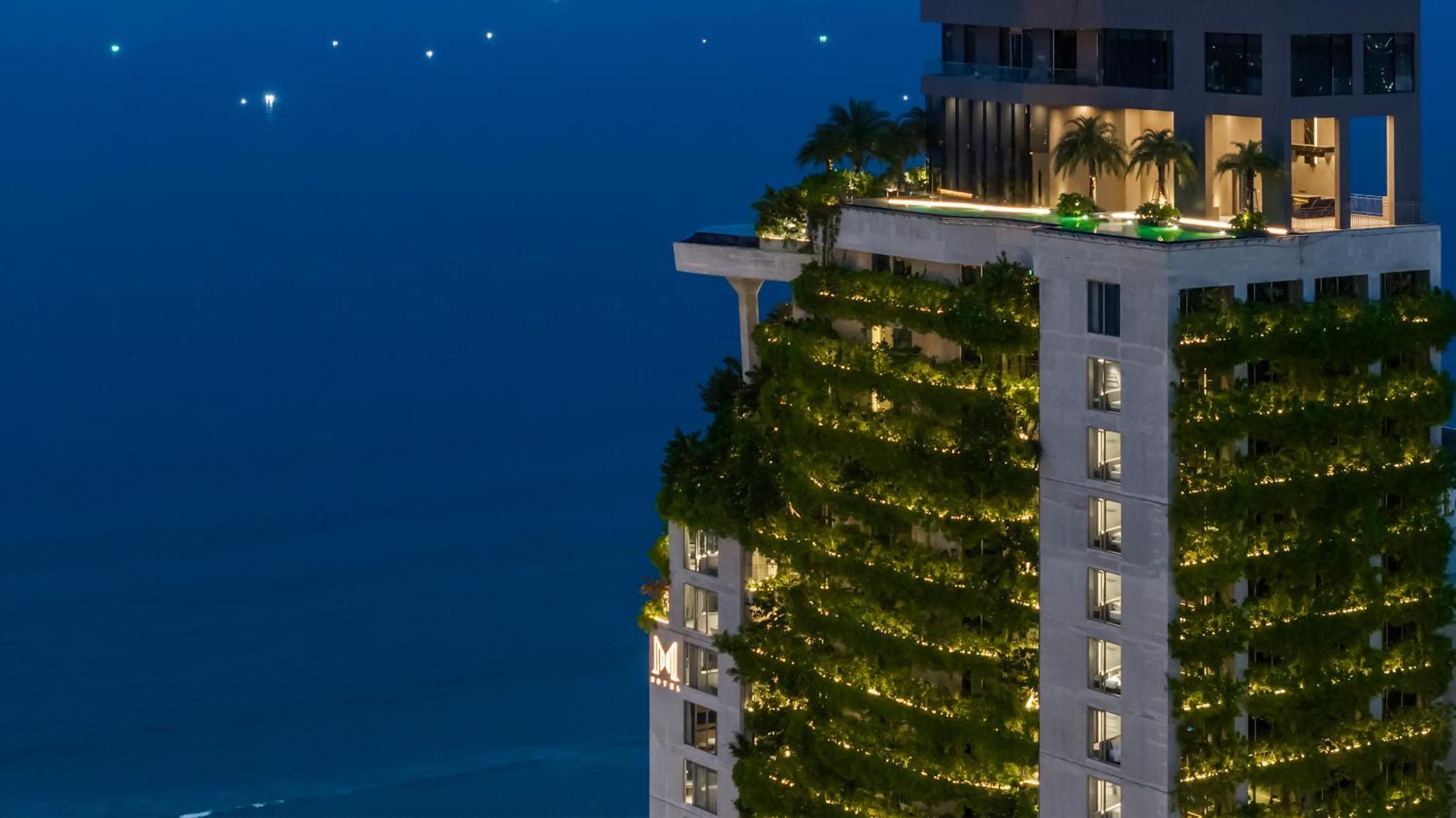 M Hotel Danang Εξωτερικό φωτογραφία The vertical forest at night