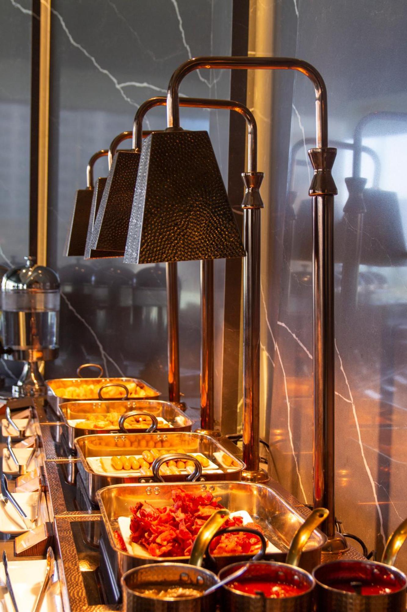 M Hotel Danang Εξωτερικό φωτογραφία A chafing dish